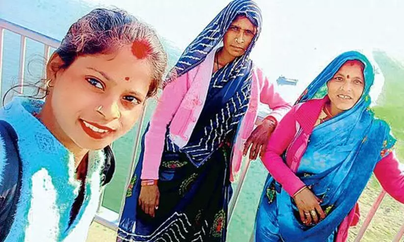 ‘എന്റെ അമ്മ കുംഭമേളയിലെ തിക്കിലും തിരക്കിലും മരിച്ചു, ഇപ്പോൾ മരണ സർട്ടിഫിക്കറ്റിനായി ഒരു ഓഫിസിൽനിന്ന് മ​റ്റൊന്നി​ലേക്ക് നെട്ടോട്ടമോടിക്കുന്നു’
