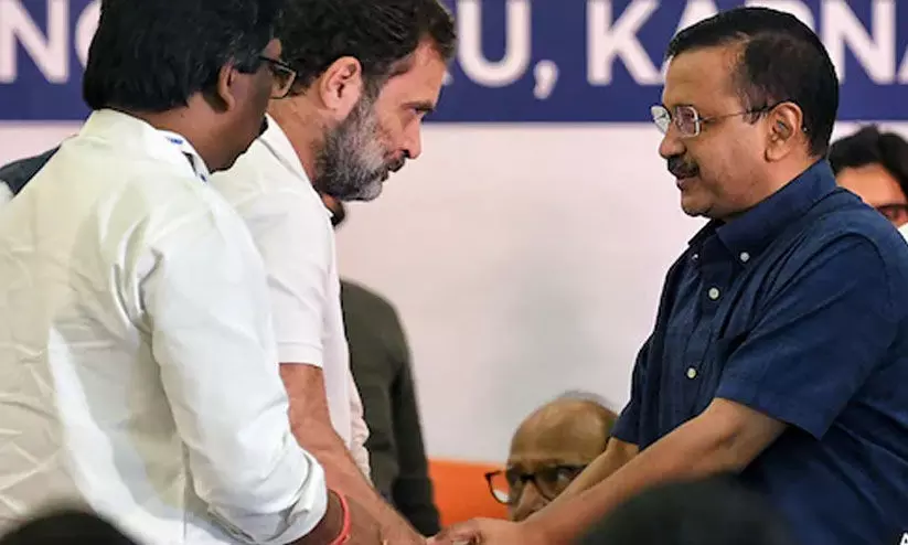 ഒന്നിച്ചവർ ഭിന്നിച്ചതോടെ നഷ്ടമായത് 12 സീറ്റ് ഒന്നിച്ചവർ ഭിന്നിച്ചതോടെ നഷ്ടമായത് 12 സീറ്റ്