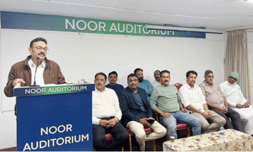 മ​യ്യ​ിത്ത് ന​മ​സ്കാ​ര​വും അ​നു​സ്മ​ര​ണ​ യോ​ഗ​വും സം​ഘ​ടി​പ്പി​ച്ചു