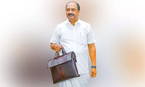 ബജറ്റിൽ ഞെരുക്കത്തിന്റെ നോവും വേവും ബജറ്റിൽ ഞെരുക്കത്തിന്റെ നോവും വേവും