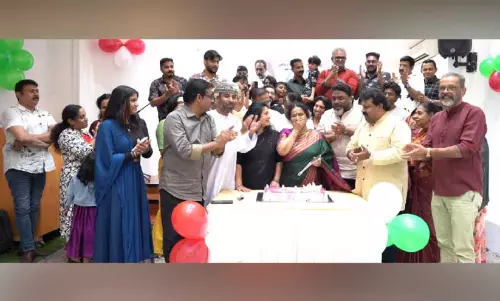 ന​ടി ശ്രീ​ല​ത ന​മ്പൂ​തി​രി​യു​ടെ 75ാം ജ​ന്മ​ദി​നം ആ​ഘോ​ഷി​ച്ചു