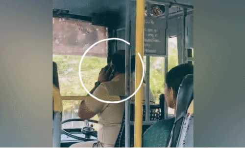 മൊ​ബൈ​ൽ ഉ​പ​യോ​ഗി​ച്ച് ഡ്രൈ​വി​ങ്; കെ.​എ​സ്.​ആ​ർ.​ടി.​സി ജീ​വ​ന​ക്കാ​ര​ന് സ​സ്പെ​ൻ​ഷ​ൻ