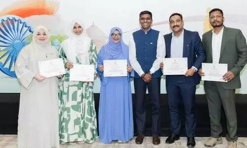 കെ.​എം.​സി.​സി വ​ള​ന്‍റി​യ​ർ​മാ​ർ​ക്ക് ആ​ദ​രം