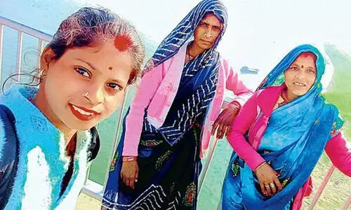 ‘എന്റെ അമ്മ കുംഭമേളയിലെ തിക്കിലും തിരക്കിലും മരിച്ചു, ഇപ്പോൾ മരണ സർട്ടിഫിക്കറ്റിനായി ഒരു ഓഫിസിൽനിന്ന് മ​റ്റൊന്നി​ലേക്ക് നെട്ടോട്ടമോടിക്കുന്നു’