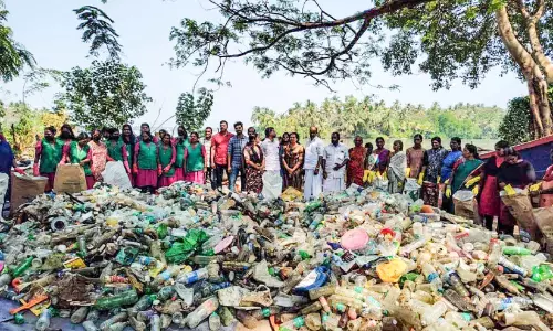വേമ്പനാട് കായല്‍ ശുചീകരണം; രണ്ടാംഘട്ടത്തില്‍ നീക്കിയത് 9.23 ടണ്‍ പ്ലാസ്റ്റിക്