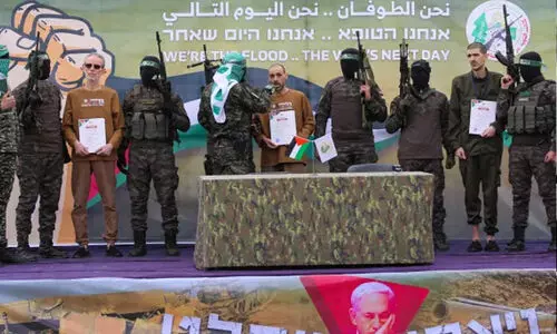 മൂന്ന് ബന്ദികളെ ഹമാസ് കൈമാറി; 183 ഫലസ്തീൻ തടവുകാരെ വിട്ടയച്ച് ഇസ്രായേൽ