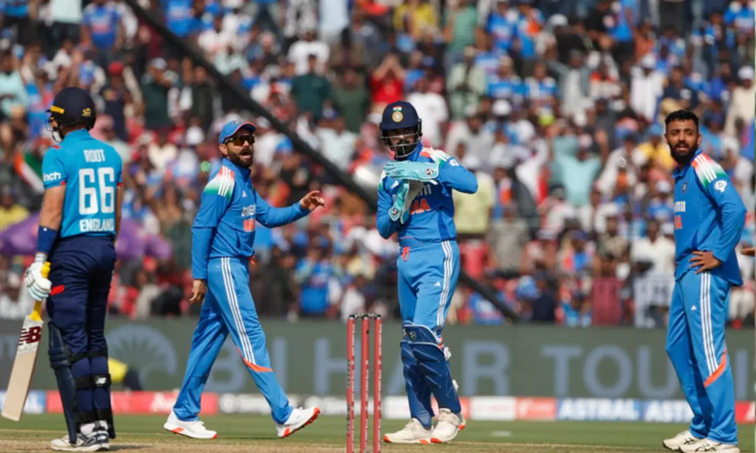 ഡക്കറ്റിനും റൂട്ടിനും അർധ സെഞ്ച്വറി; കട്ടക്ക് ഏകദിനത്തിൽ ഇന്ത്യക്ക് 305 റൺസ് വിജയലക്ഷ്യം