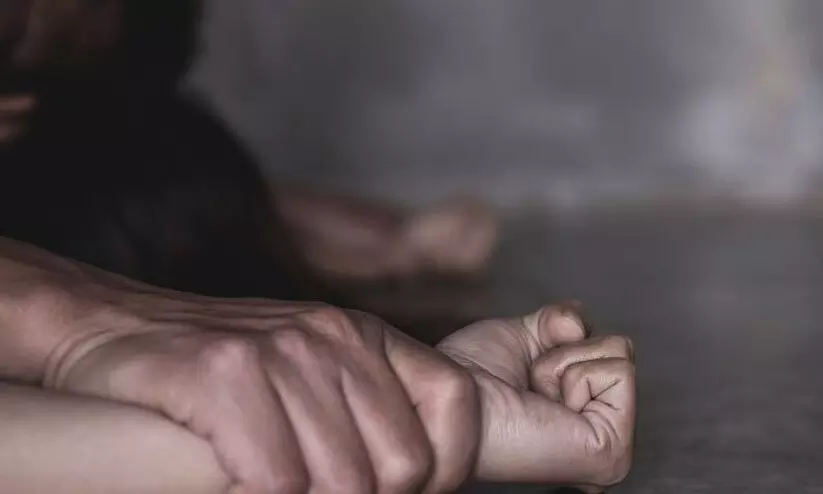 ലൈംഗികാതിക്രമത്തിന് ഇരയാക്കിയ ശേഷം ഗർഭിണിയെ ട്രെയിനിൽ നിന്ന് തള്ളിയിട്ട സംഭവം: 50,000 രൂപ നഷ്ടപരിഹാരം കൈമാറി റെയിൽവേ