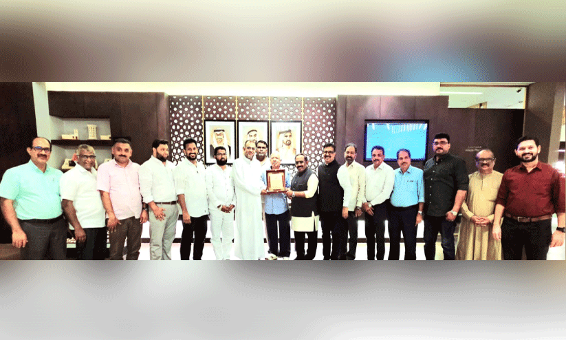 എം.​സി വ​ട​ക​ര​യെ കെ.​എം.​സി.​സി ആ​ദ​രി​ച്ചു