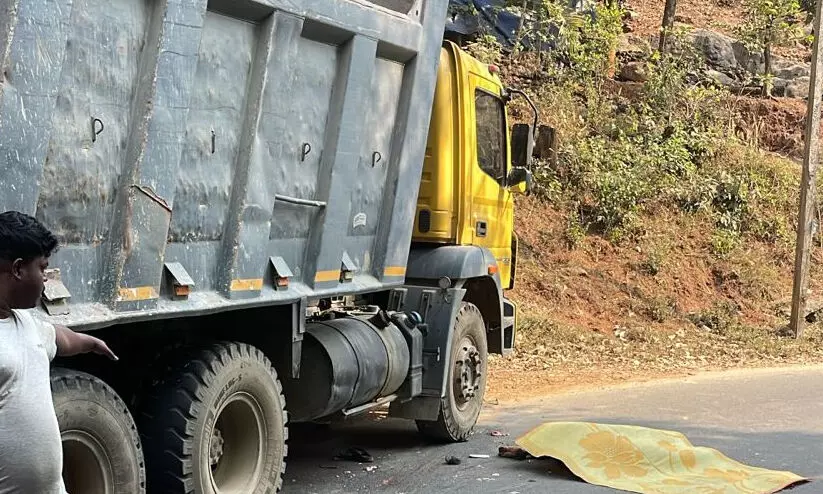 മലപ്പുറത്ത് വാഹനാപകടത്തിൽ രണ്ട് യുവാക്കൾക്ക് ദാരുണാന്ത്യം മലപ്പുറത്ത് വാഹനാപകടത്തിൽ രണ്ട് യുവാക്കൾക്ക് ദാരുണാന്ത്യം