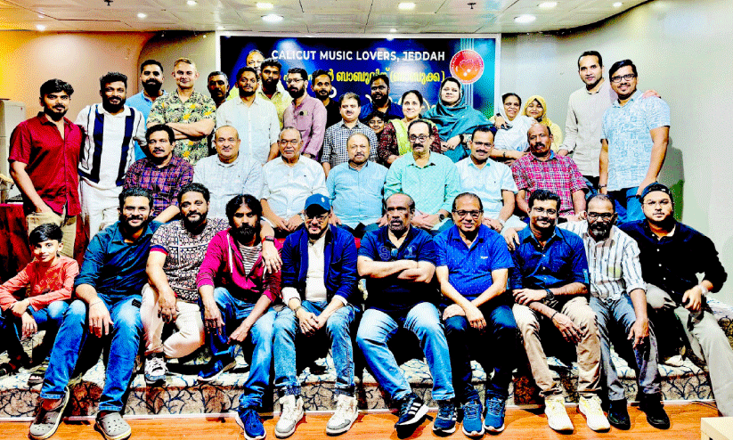 ത​ബ​ലി​സ്റ്റ് ഷാ​ജ​ഹാ​ൻ ബാ​ബു​വി​ന് സം​ഗീ​ത​സാ​ന്ദ്ര​മാ​യ യാ​ത്ര​യ​യ​പ്പ് ഒ​രു​ക്കി കാ​ലി​ക്ക​റ്റ് മ്യൂ​സി​ക് ല​വേ​ഴ്സ്