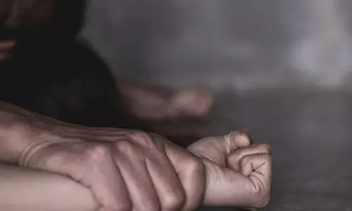 ലൈംഗികാതിക്രമത്തിന് ഇരയാക്കിയ ശേഷം ഗർഭിണിയെ ട്രെയിനിൽ നിന്ന് തള്ളിയിട്ട സംഭവം: 50,000 രൂപ നഷ്ടപരിഹാരം കൈമാറി റെയിൽവേ