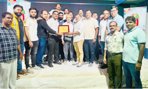 റ​ഹീ​സ് ചേ​ന​ങ്ങാ​ട​ന് കൊ​ണ്ടോ​ട്ടി സെന്റർ യാ​ത്ര​യ​യ​പ്പ് ന​ൽ​കി