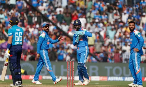 ഡക്കറ്റിനും റൂട്ടിനും അർധ സെഞ്ച്വറി; കട്ടക്ക് ഏകദിനത്തിൽ ഇന്ത്യക്ക് 305 റൺസ് വിജയലക്ഷ്യം