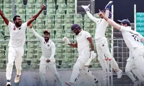 രഞ്ജി ക്വാർട്ടറിൽ കേരളത്തിന് ബാറ്റിങ് തകർച്ച; ഒമ്പത് വിക്കറ്റിന് 200; കശ്മീരിന്‍റെ സ്കോറിനേക്കാൾ 80 റൺസ് പിറകിൽ