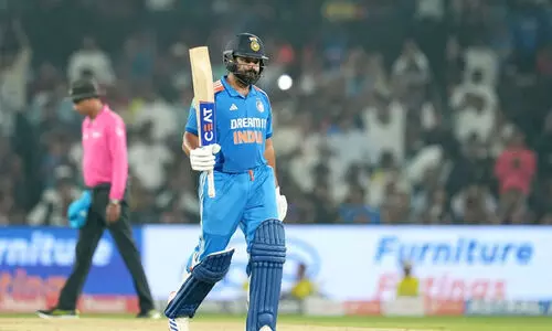 വിമർശകർക്ക് ഇതിലും നല്ല മറുപടിയില്ല! രോഹിത്തിന് വെടിക്കെട്ട് അർധ സെഞ്ച്വറി (32 പന്തിൽ 52*); ഇന്ത്യ മികച്ച നിലയിൽ