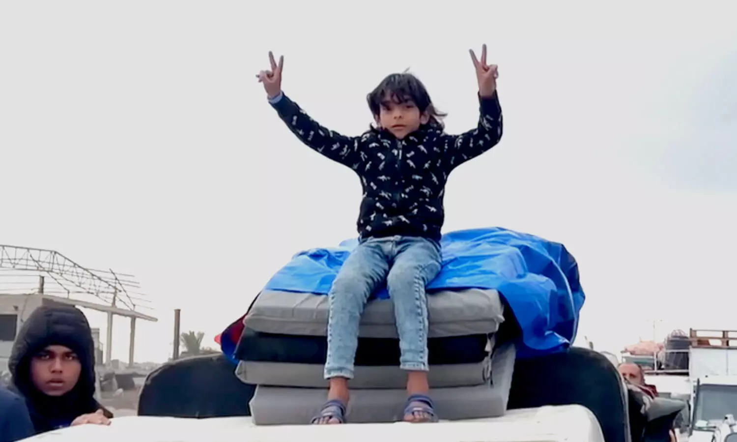 ഗസ്സയെ രണ്ടായി വിഭജിച്ച നെറ്റ്സരിം ഇടനാഴിയിൽ നിന്ന് ഇസ്രായേൽ സൈന്യം പിൻവാങ്ങി; ​വടക്കൻ ഗസ്സയിലേക്ക് ഫലസ്തീനികളുടെ ഒഴുക്ക്