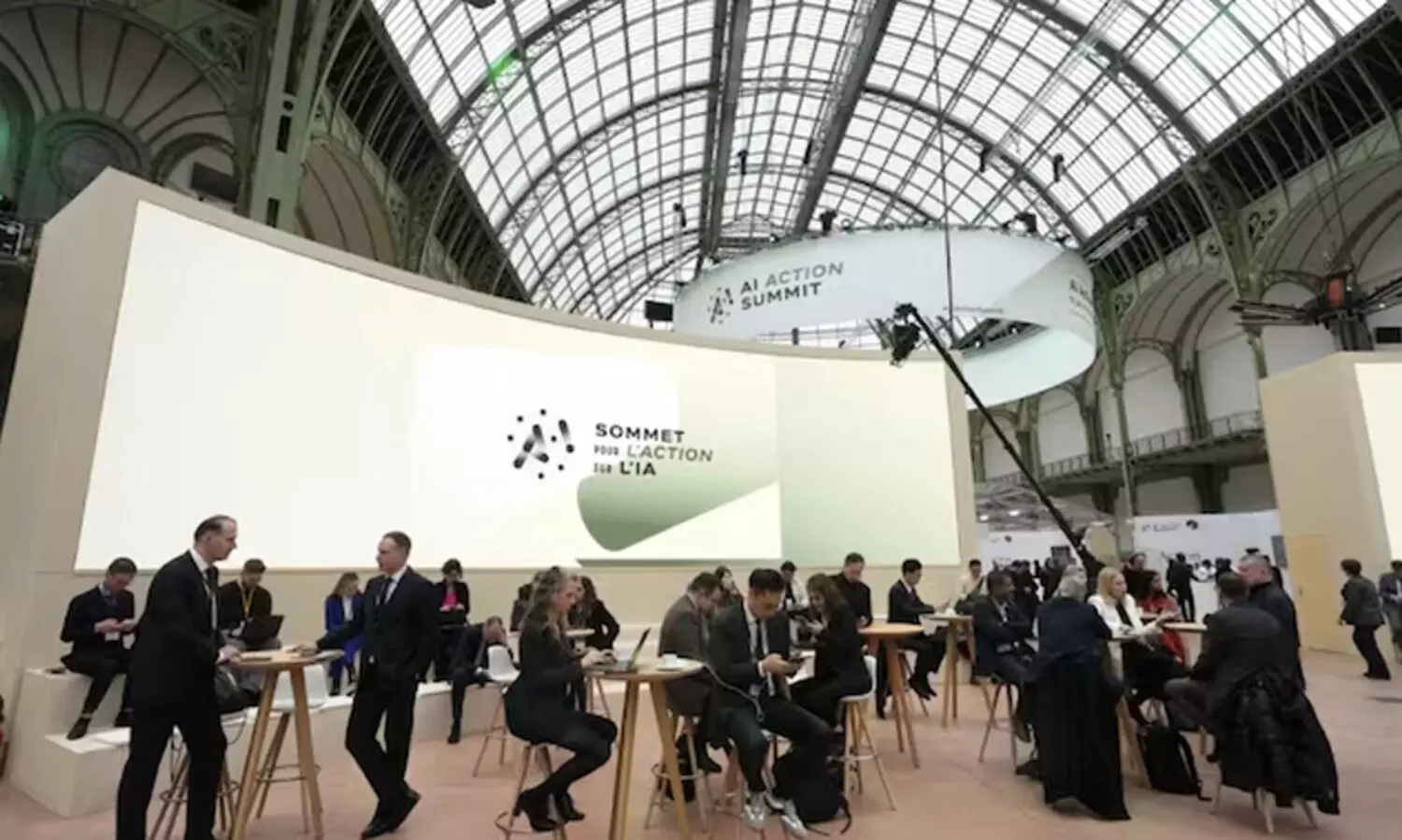 ആദ്യ എ.ഐ ഉച്ചകോടിക്ക് പാരിസിൽ തുടക്കം;  100 രാജ്യങ്ങളിൽ നിന്നുള്ള പ്രതിനിധികൾ പങ്കെടുക്കും