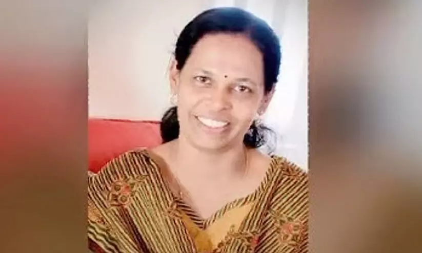 കയര് ബോര്ഡിലെ മാനസിക പീഡനവുമായി ബന്ധപ്പെട്ട് പരാതി നല്കിയ ജീവനക്കാരി മരിച്ചു കയര് ബോര്ഡിലെ മാനസിക പീഡനവുമായി ബന്ധപ്പെട്ട് പരാതി നല്കിയ ജീവനക്കാരി മരിച്ചു