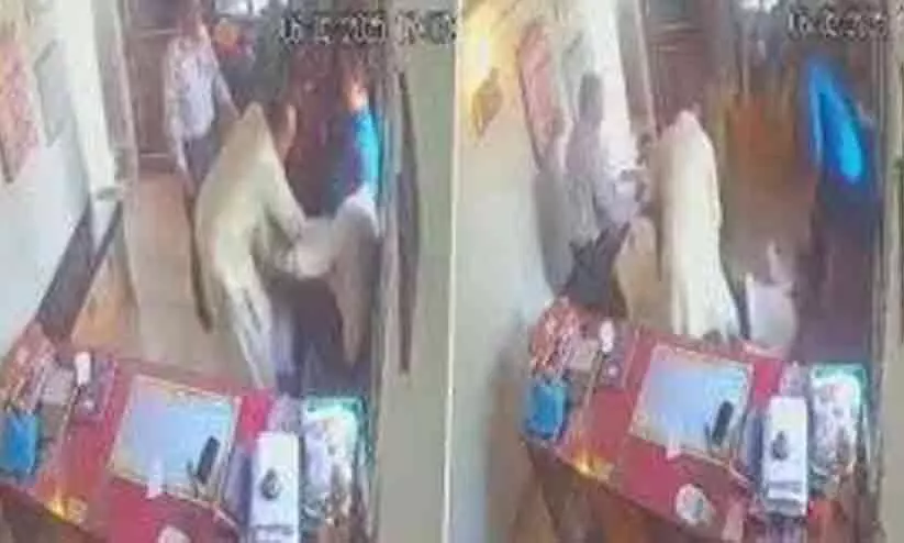 ‘25 സെക്കൻഡിനിടെ 18 അടി’, മാഷെ ‘കണക്കി’ന് ശിക്ഷിച്ച് പ്രിൻസിപ്പൽ, വൈറലായി സ്റ്റാഫ് റൂമിലെ തല്ലുമാല