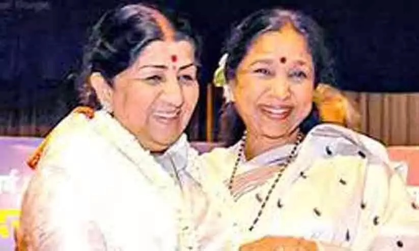 ലതാ മങ്കേഷ്കറും താനും എന്തുകൊണ്ടാണ് വെളുത്ത വസ്ത്രം മാത്രം ധരിക്കുന്നത്; കാരണം വ്യക്തമാക്കി ആശ ഭോസ്‌ലേ