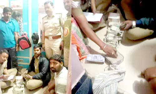 അ​ന​ധി​കൃ​ത പ​ണ​മി​ട​പാ​ട് സ്ഥാ​പ​ന​ങ്ങ​ളി​ൽ പൊ​ലീ​സ് റെ​യ്ഡ്