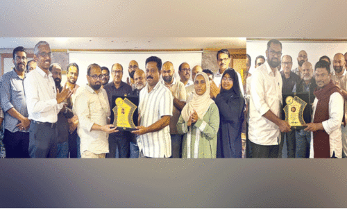 ബി​ജു പൂ​ത​ക്കു​ള​ത്തി​നും റ​ഊ​ഫ് ചാ​വ​ക്കാ​ടി​നും പ്ര​വാ​സി വെ​ൽ​ഫെ​യ​ർ പു​ര​സ്‌​കാ​രം