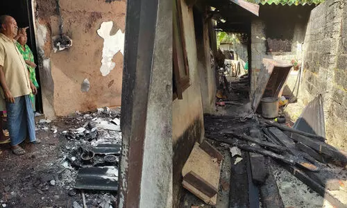 റഫ്രിജറേറ്ററിൽ നിന്ന് തീ പടര്‍ന്ന് വീട് പൂര്‍ണമായും കത്തിനശിച്ചു