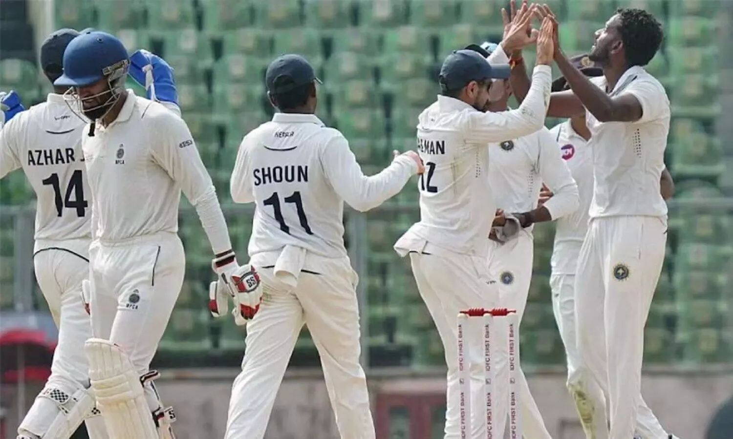 അവസാനദിനം ആവേശത്തിലേക്ക്; കേരളത്തിന് ജയിക്കാൻ 98 ഓവറിൽ 299, സമനില പിടിച്ചാലും സെമിയിൽ