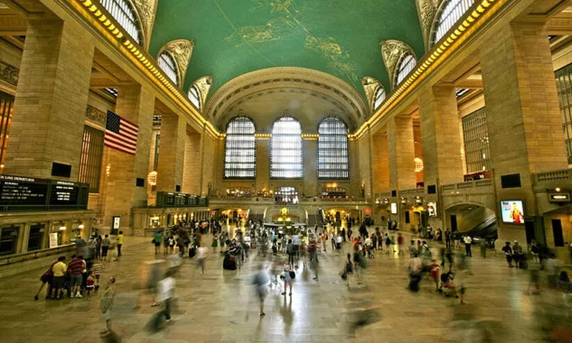 രഹസ്യ പ്ലാറ്റ്ഫോം അടക്കം 44 പ്ലാറ്റ്ഫോമുകൾ, 67 ട്രാക്ക്; ലോകത്തിലെ ഏറ്റവും വലിയ റെയിൽവേ സ്റ്റേഷന്റെ വിശേഷങ്ങളറിയാം രഹസ്യ പ്ലാറ്റ്ഫോം അടക്കം 44 പ്ലാറ്റ്ഫോമുകൾ, 67 ട്രാക്ക്; ലോകത്തിലെ ഏറ്റവും വലിയ റെയിൽവേ സ്റ്റേഷന്റെ വിശേഷങ്ങളറിയാം