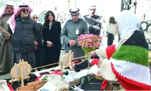 വി​ര​മി​ച്ച​വ​രു​ടെ ക​ര​കൗ​ശ​ല പ്ര​ദ​ർ​ശ​നം സൂ​ഖ് മു​ബാ​റ​കി​യ​യി​ൽ