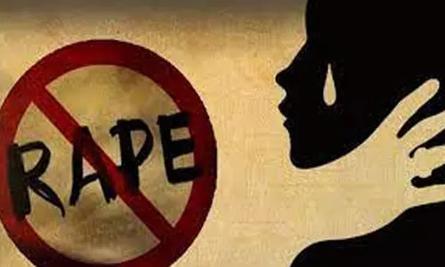 അടൂരിൽ അഞ്ചാം ക്ലാസുകാരിയെ വായപൊത്തിപിടിച്ച് തട്ടിക്കൊണ്ടുപോയി പീഡിപ്പിച്ചു;  അയൽവാസിയായ 16കാരനുൾപ്പെടെ രണ്ടുപേർ പിടിയിൽ