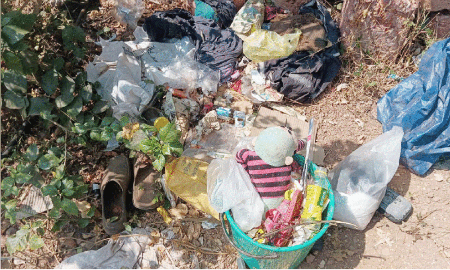 അ​ശാ​സ്ത്രീ​യ മാ​ലി​ന്യ സം​സ്ക​ര​ണം; ക്വാ​ർ​ട്ടേ​ഴ്സി​ന് 5000 രൂപ പി​ഴ