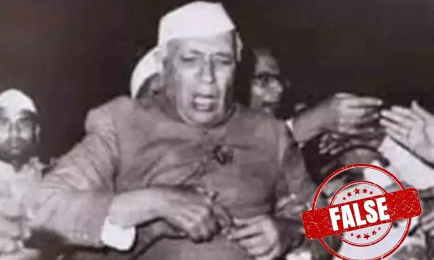 ‘സ്വാമി വിദ്യാനന്ദ് നെഹ്‌റുവിന്റെ മുഖത്തടിച്ചു, ഫോട്ടോഗ്രാഫര്‍ പ്രയാസപ്പെട്ട് എടുത്ത അപൂര്‍വഫോട്ടോ’ -സംഘ്പരിവാർ പ്രചരിപ്പിക്കുന്ന ചിത്രത്തിന്റെ വസ്തുതയെന്ത്?