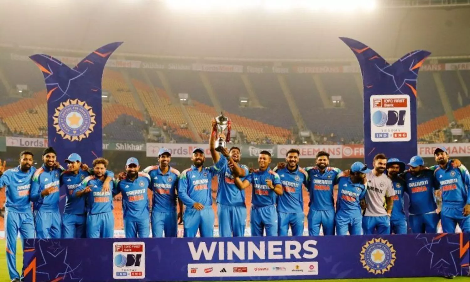 ചാമ്പ്യൻസ് ട്രോഫിക്ക് ഇന്ത്യ സ​ർ​വ​സ​ജ്ജം; ഇം​ഗ്ലീ​ഷ് പ​ട​ക്ക് സ​മ്പൂ​ർ​ണ തോ​ൽ​വി​യു​മാ​യി മ​ട​ക്കം