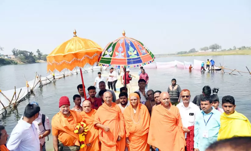 ക​ർ​ണാ​ട​ക കും​ഭ​മേ​ള തു​ട​ങ്ങി; പു​ണ്യ സ്നാ​ന​ത്തി​ന് ഭ​ക്ത​ർ