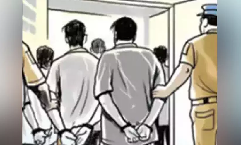 കാ​ട്ടു​പ​ന്നി​യു​ടെ ഇ​റ​ച്ചി​യു​മാ​യി പി​താ​വും മ​ക​നും അ​റ​സ്റ്റി​ൽ