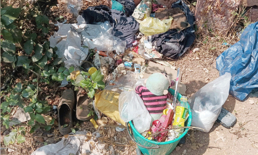 അശാസ്ത്രീയ മാലിന്യ സംസ്കരണം; ക്വാർട്ടേഴ്സിന് 5000 രൂപ പിഴ അശാസ്ത്രീയ മാലിന്യ സംസ്കരണം; ക്വാർട്ടേഴ്സിന് 5000 രൂപ പിഴ