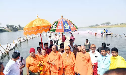 ക​ർ​ണാ​ട​ക കും​ഭ​മേ​ള തു​ട​ങ്ങി; പു​ണ്യ സ്നാ​ന​ത്തി​ന് ഭ​ക്ത​ർ
