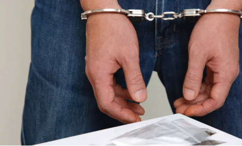 വിദ്യാർഥികളുടെ പിടിവിടുന്നു, ലഹരിസംഘം പിടിമുറുക്കുന്നു