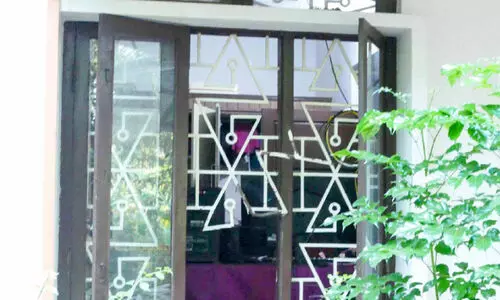 കൊ​ട​ക​ര​യി​ല്‍ വ​ൻ ക​വ​ര്‍ച്ച; 53 പ​വ​ന്‍ സ്വ​ർ​ണം ന​ഷ്ട​പ്പെ​ട്ടു