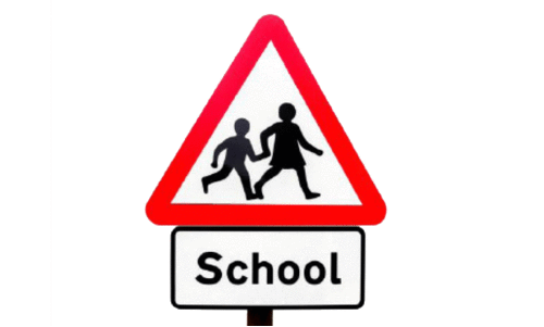 സ്കൂ​ൾ പ​രി​സ​ര​ത്തെ അ​പ​ക​ട ഭീ​ഷ​ണി;  സു​ര​ക്ഷ സം​വി​ധാ​ന​ത്തി​ന്   ഇ​നി​യും കാ​ത്തി​രി​ക്ക​ണം