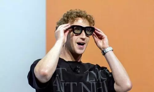 ‘മൊബൈൽ ഫോൺ യുഗത്തിന്റെ അന്ത്യമടുത്തു’; പകരം വരുന്ന ഡിവൈസ് ഇതെന്ന് സക്കർബർഗ്