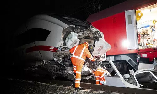 ജർമനിയിൽ അതിവേഗ ട്രെയിനും ട്രക്കും കൂട്ടിയിടിച്ച് ഒരുമരണം ജർമനിയിൽ അതിവേഗ ട്രെയിനും ട്രക്കും കൂട്ടിയിടിച്ച് ഒരുമരണം