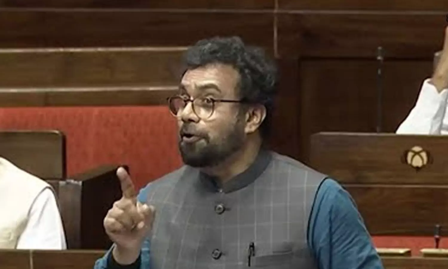 ‘അവർ ഇറങ്ങിപ്പോക​ട്ടെ, ഞാൻ ചോദ്യം ചോദിക്കും’ -വഖഫ് പ്രതിഷേധത്തിൽ പ്രതിപക്ഷത്തോട് ചേരാതെ ബ്രിട്ടാസ്