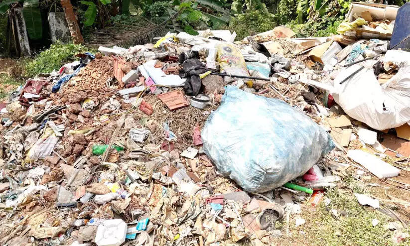 അ​ശാ​സ്ത്രീ​യ മാ​ലി​ന്യ സം​സ്ക​ര​ണം; 20,000 രൂ​പ പി​ഴ ചുമത്തി