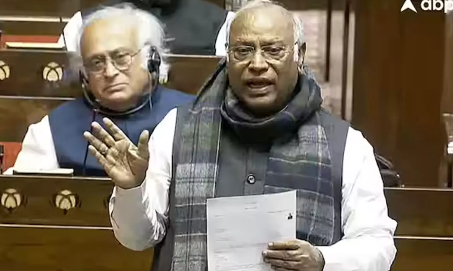 പാർലമെന്റ് സ്തംഭിപ്പിച്ച് ഭരണകക്ഷി; ജ​ഡ്ജി​യു​ടെ വീ​ട്ടി​ലെ പ​ണ​ക്കൂ​മ്പാ​രം ച​ർ​ച്ച ചെ​യ്യു​ന്ന​​ത് ഒ​ഴി​വാ​ക്കാ​ൻ ശ്ര​ദ്ധ​തെ​റ്റി​ക്കു​ക​യാ​ണെ​ന്ന് ഖാ​ർ​ഗെ