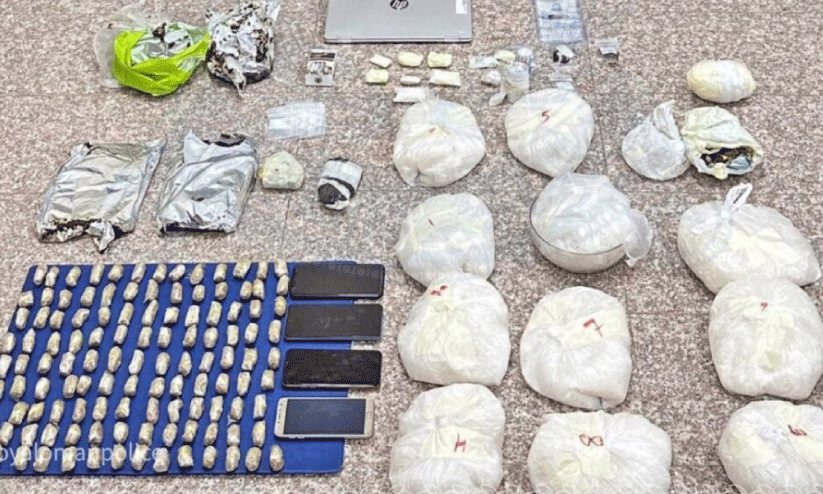 നിസ്വയിൽ മയക്കുമരുന്ന് വേട്ട; മൂന്നു പേർ പിടിയിൽ നിസ്വയിൽ മയക്കുമരുന്ന് വേട്ട; മൂന്നു പേർ പിടിയിൽ