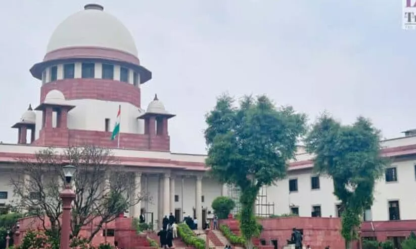 യു.പി പൊലീസിന് തിരിച്ചടി; ക്രിമിനൽ കേസുണ്ടെന്ന് കരുതി ജീവിക്കാനും സ്വാതന്ത്ര്യത്തിനും ഉള്ള മൗലികാവകാശം അവഗണിക്കാനാവില്ലെന്ന് സുപ്രീംകോടതി യു.പി പൊലീസിന് തിരിച്ചടി; ക്രിമിനൽ കേസുണ്ടെന്ന് കരുതി ജീവിക്കാനും സ്വാതന്ത്ര്യത്തിനും ഉള്ള മൗലികാവകാശം അവഗണിക്കാനാവില്ലെന്ന് സുപ്രീംകോടതി