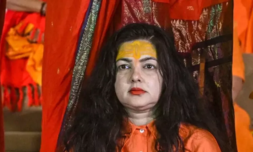 സന്യാസം ഉപേക്ഷിക്കില്ല; മഹാമ​ണ്ഡലേശ്വർ പദവിയിലേക്ക് തിരിച്ചെത്തി മമത കുൽക്കർണി